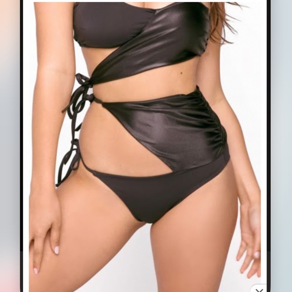 Beach Bunny Chanel Iman Bikini Set Black NWT Various - Picture 1 of 9